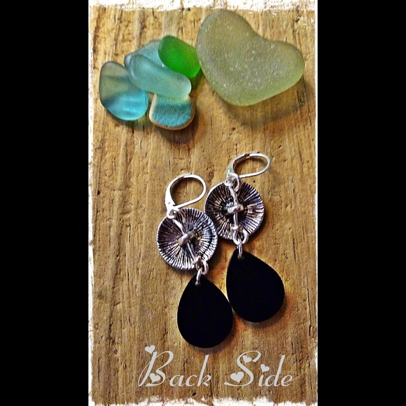 TEARDROP ABALONE BUTTON EARRINGS - Picture 4 of 7